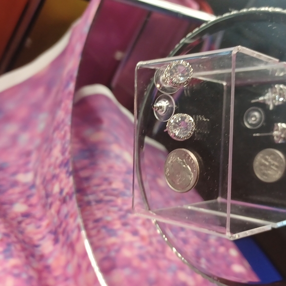 18K White GoldF White Sapphire Halo Earring - Picture 13 of 15